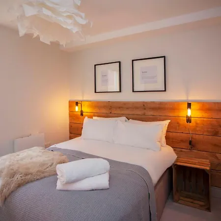Higgihaus Cabot Mews #29 Fantastic Location *